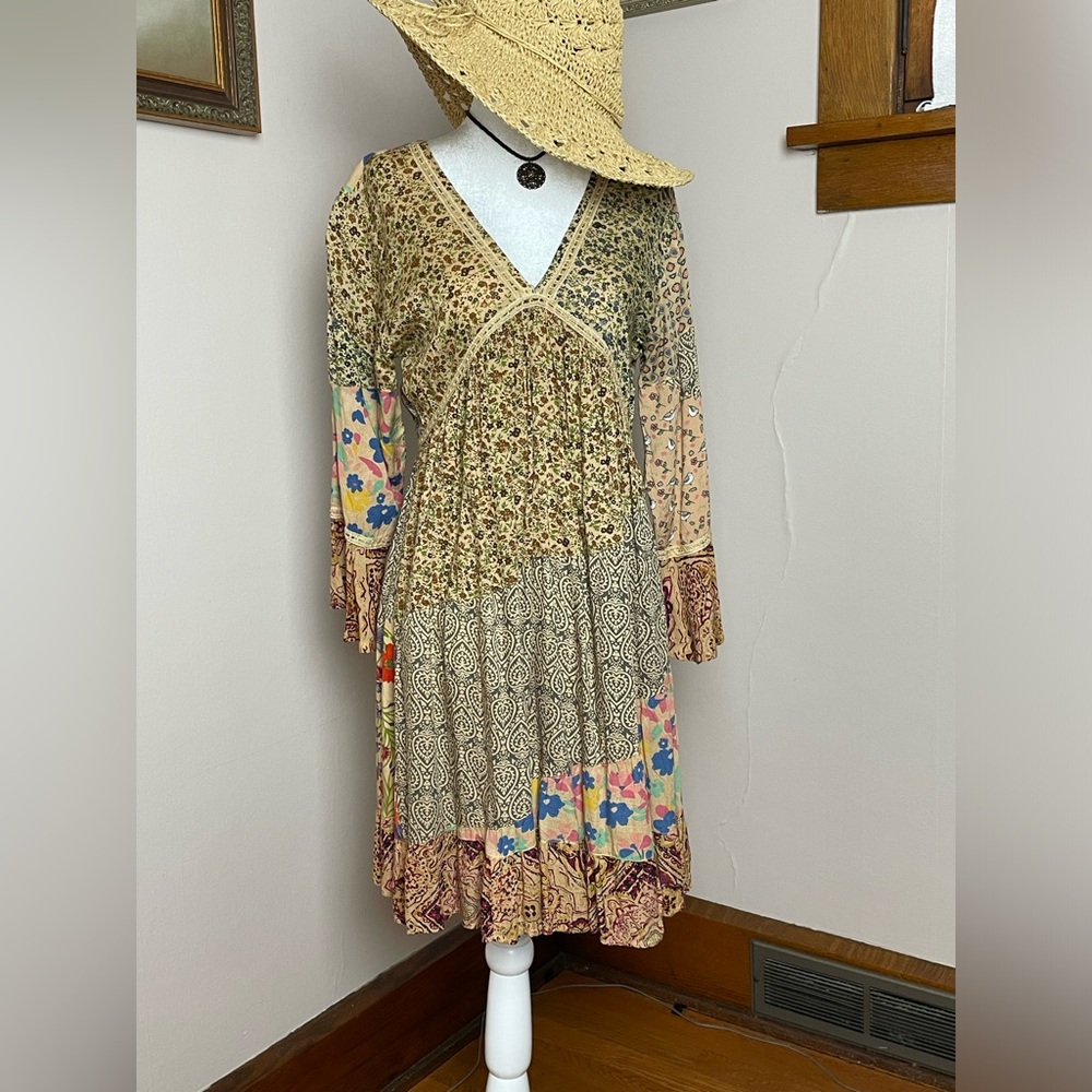 Fun dress that can be worn for any occasion, casual brunch or out door wedding!